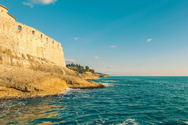 Quels sont les avantages de louer une maison de vacances en Italie avec des cours de cuisine et des visites de monuments historiques?